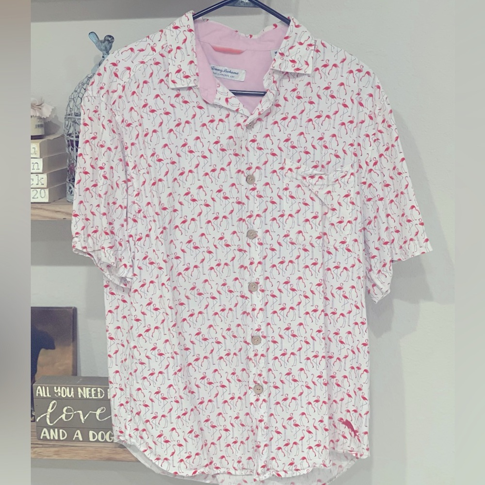 Tommy Bahama short sleeve button down, Medium, White with pink flamingos